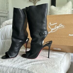 Authentic gorgeous Louboutin Mistinguetre 100 Napa Black
Shoe.